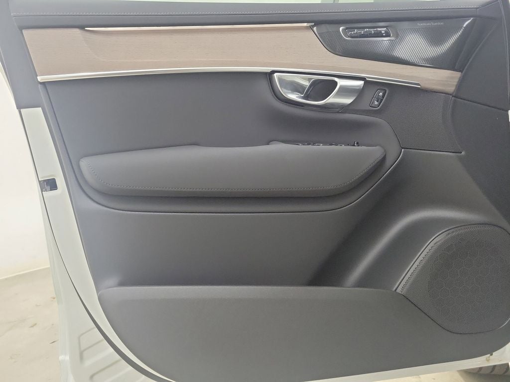 2026 Volvo XC90 B6 Plus 6-Seater