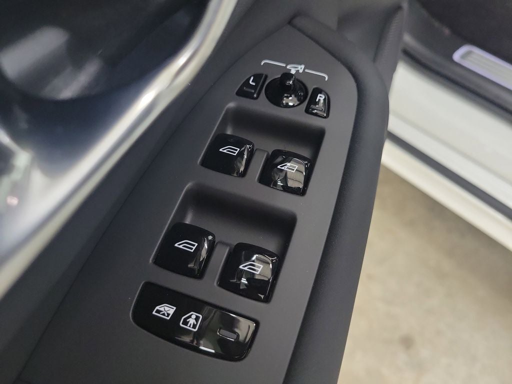 2026 Volvo XC90 B6 Plus 6-Seater