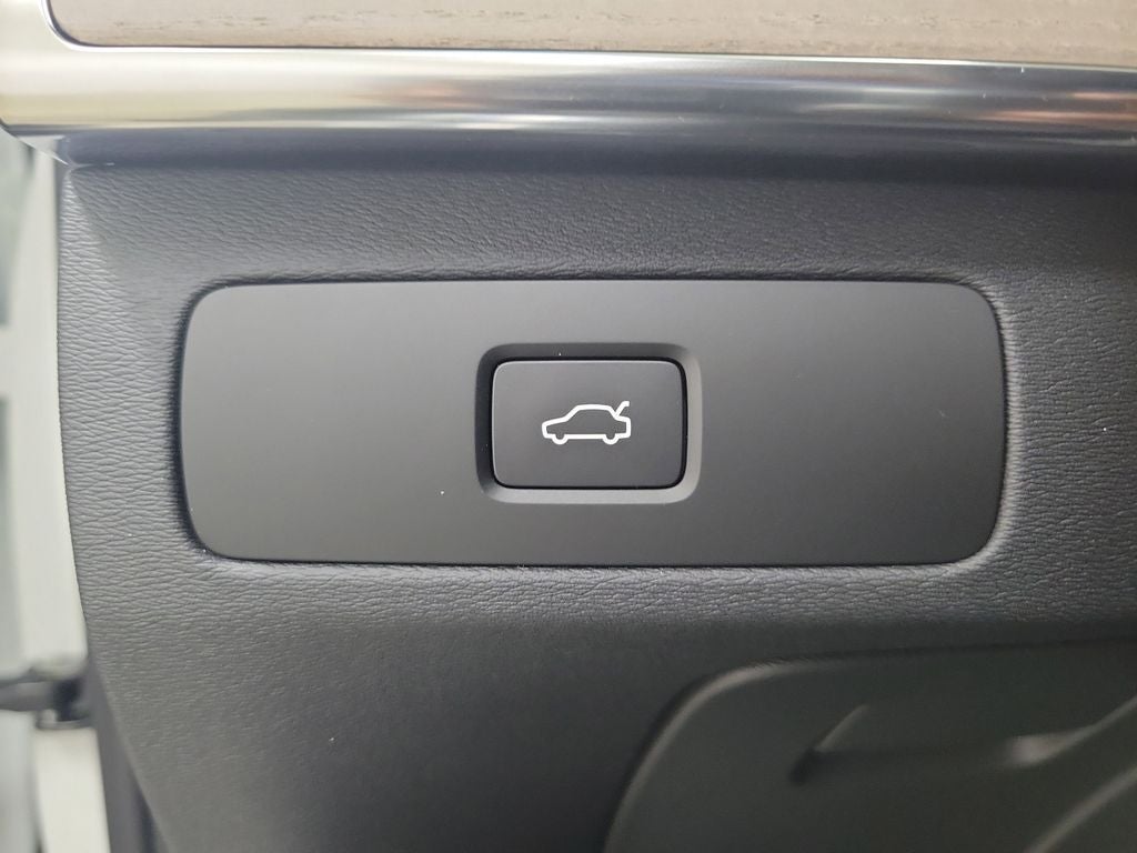 2026 Volvo XC90 B6 Plus 6-Seater