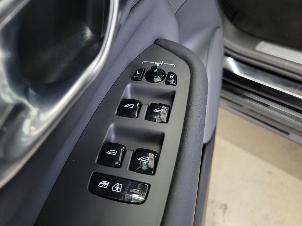 2025 Volvo XC90 B6 Plus 7-Seater 2025.5