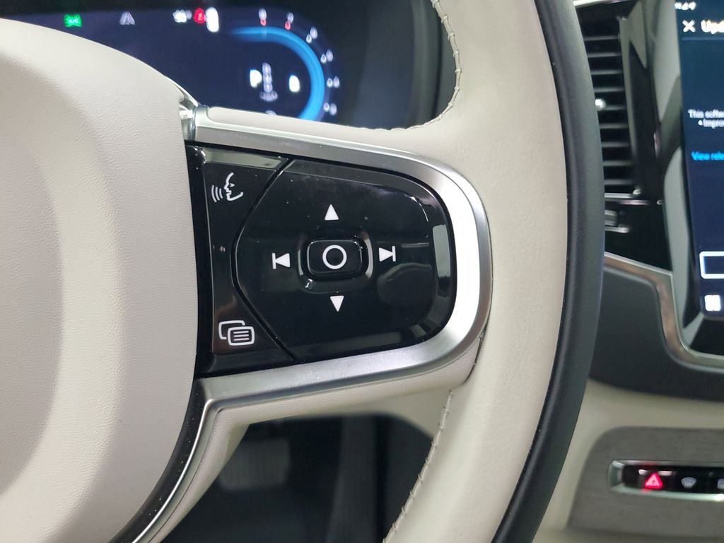 2025 Volvo XC90 B6 Plus 7-Seater