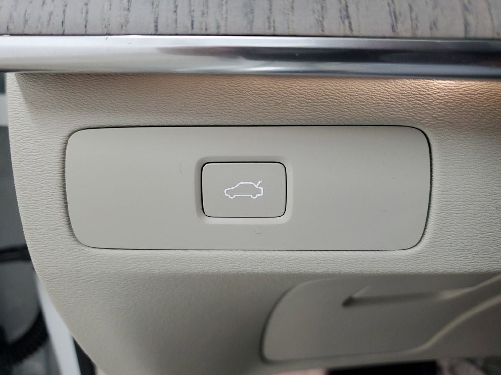 2025 Volvo XC90 B6 Plus 7-Seater