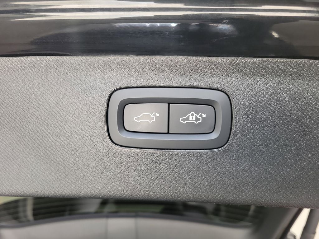 2025 Volvo XC90 B6 Plus 7-Seater