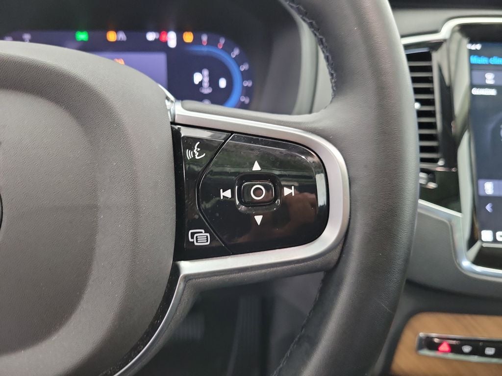2025 Volvo XC90 B6 Plus 7-Seater