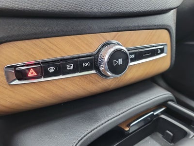 2025 Volvo XC90 B6 Plus 7-Seater
