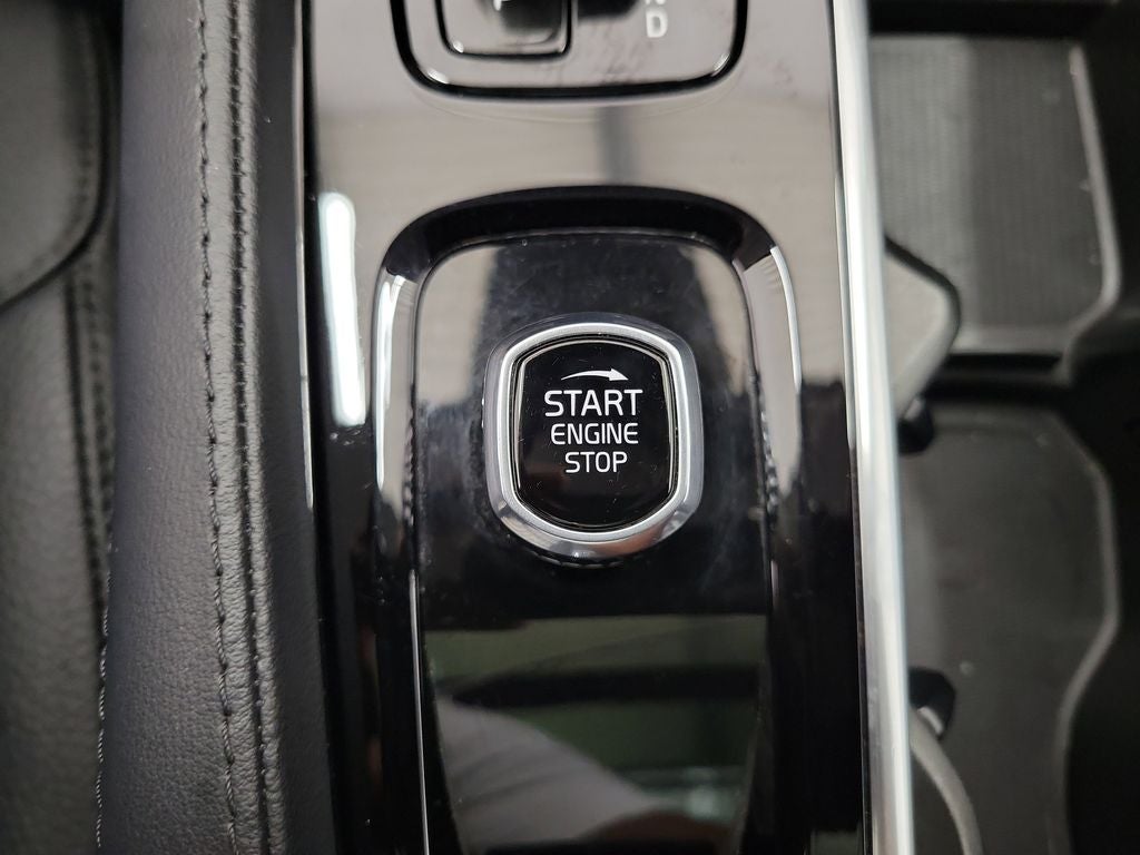 2025 Volvo XC90 B6 Plus 7-Seater