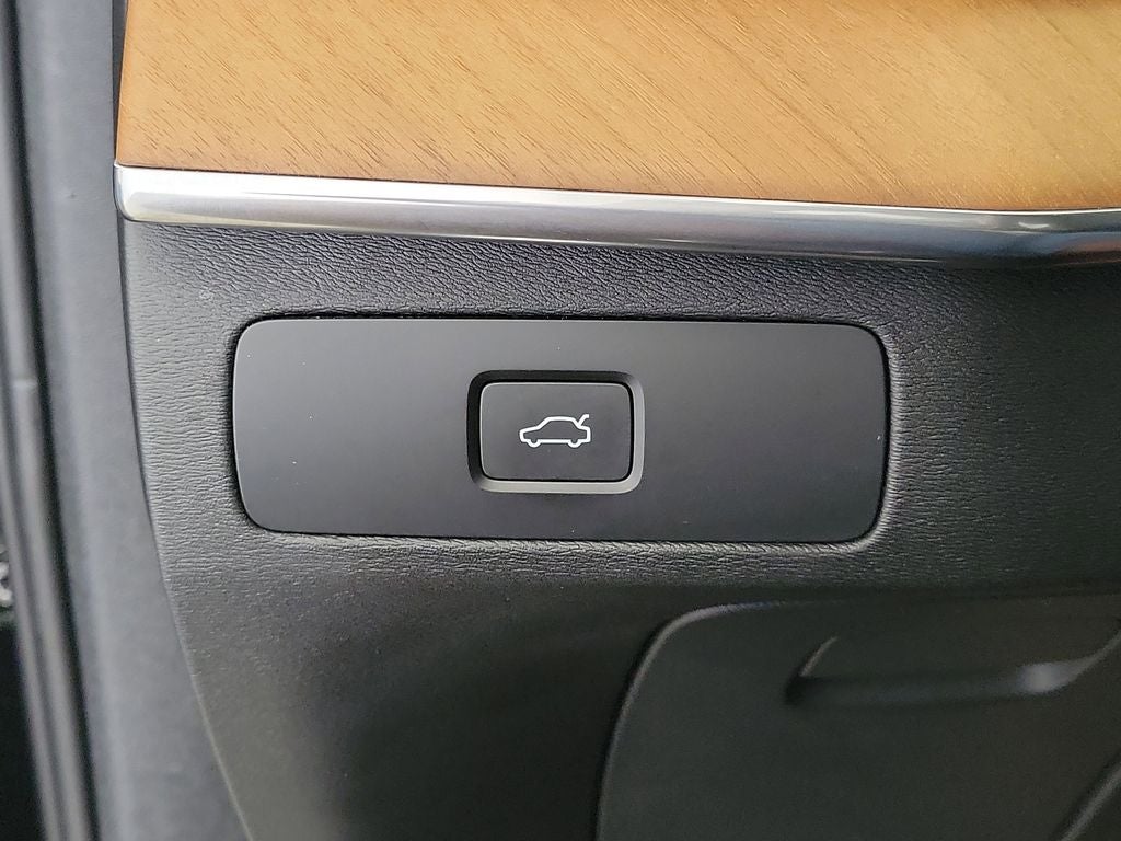 2025 Volvo XC90 B6 Plus 7-Seater