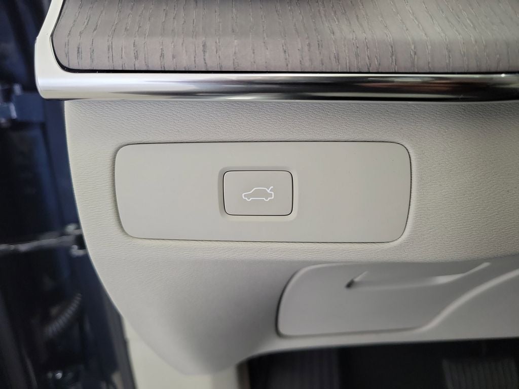 2026 Volvo XC90 B6 Ultra