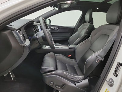 2022 Volvo XC60 B6 R-Design