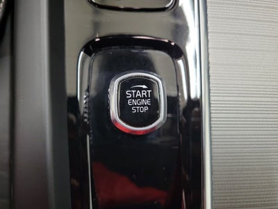 2022 Volvo XC60 B6 R-Design