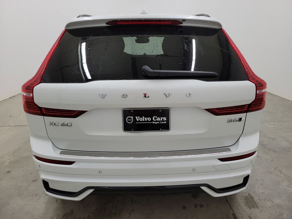 2022 Volvo XC60 B6 R-Design