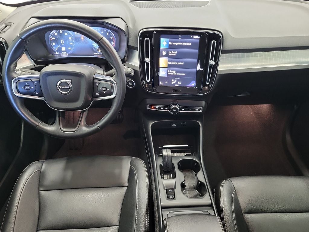 2021 Volvo XC40 Momentum