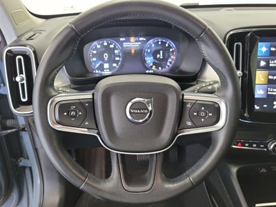 2021 Volvo XC40 Momentum