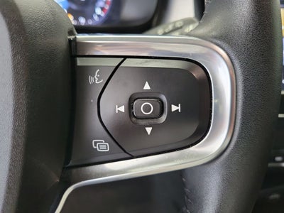2021 Volvo XC40 Momentum