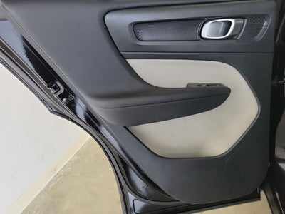 2020 Volvo XC40 Momentum