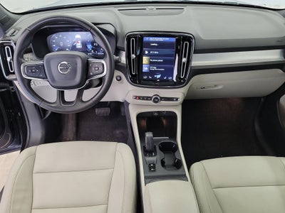 2020 Volvo XC40 Momentum