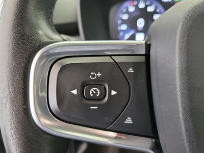 2020 Volvo XC40 Momentum