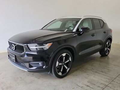 2020 Volvo XC40 Momentum