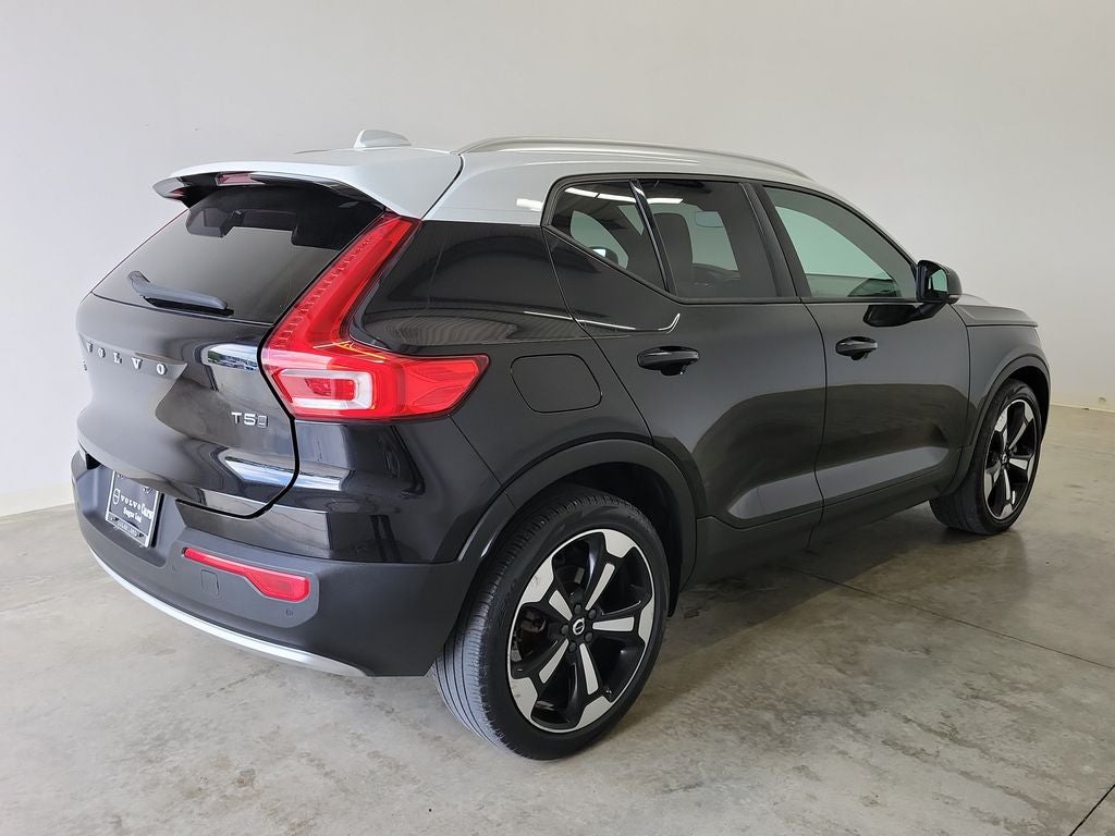 2020 Volvo XC40 Momentum
