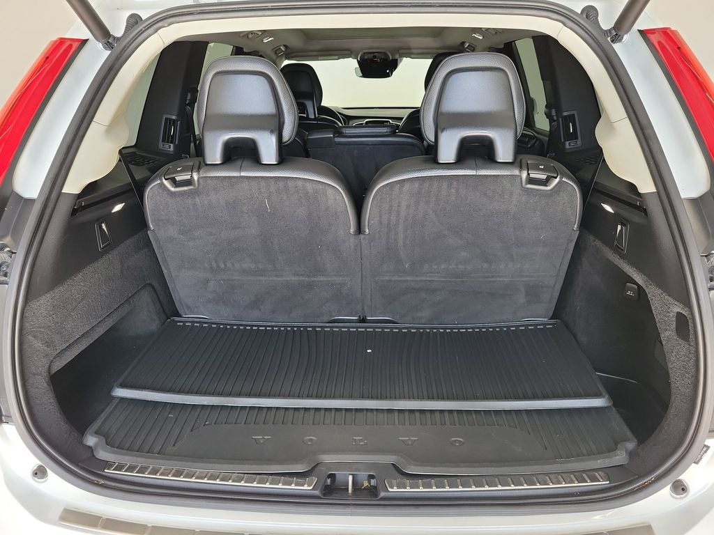 2021 Volvo XC90 T6 Momentum