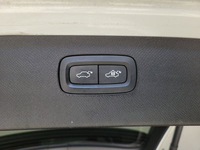 2021 Volvo XC90 T6 Momentum