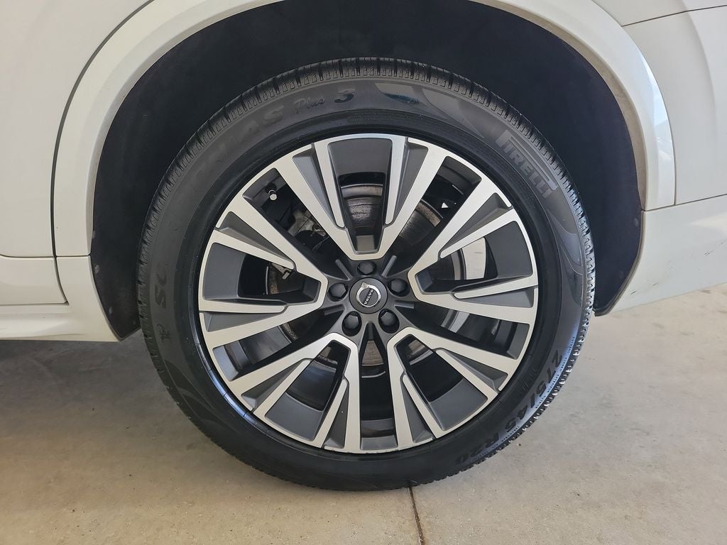2021 Volvo XC90 T6 Momentum
