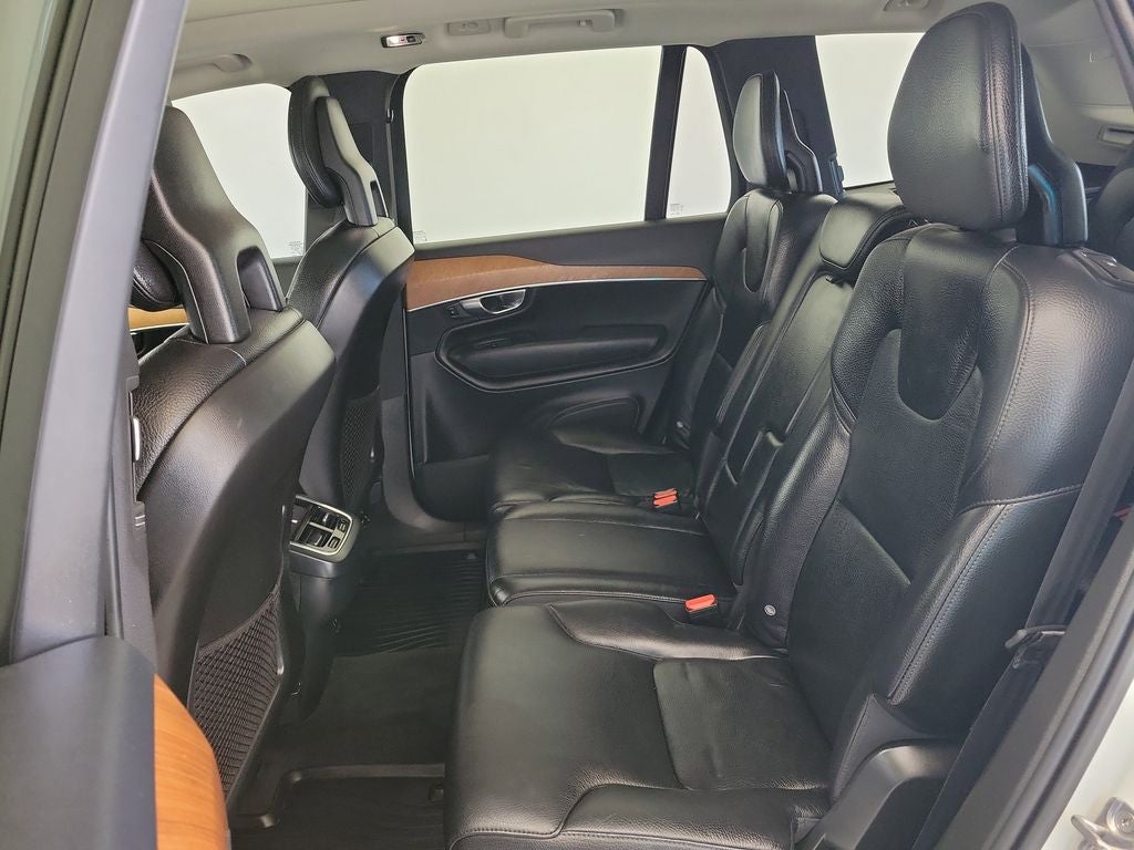 2021 Volvo XC90 T6 Momentum