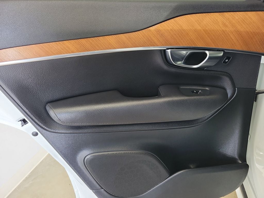 2021 Volvo XC90 T6 Momentum