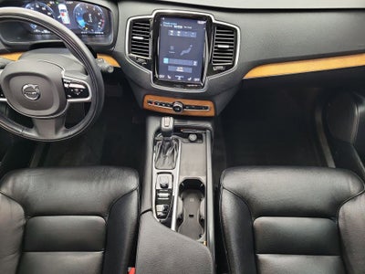 2021 Volvo XC90 T6 Momentum