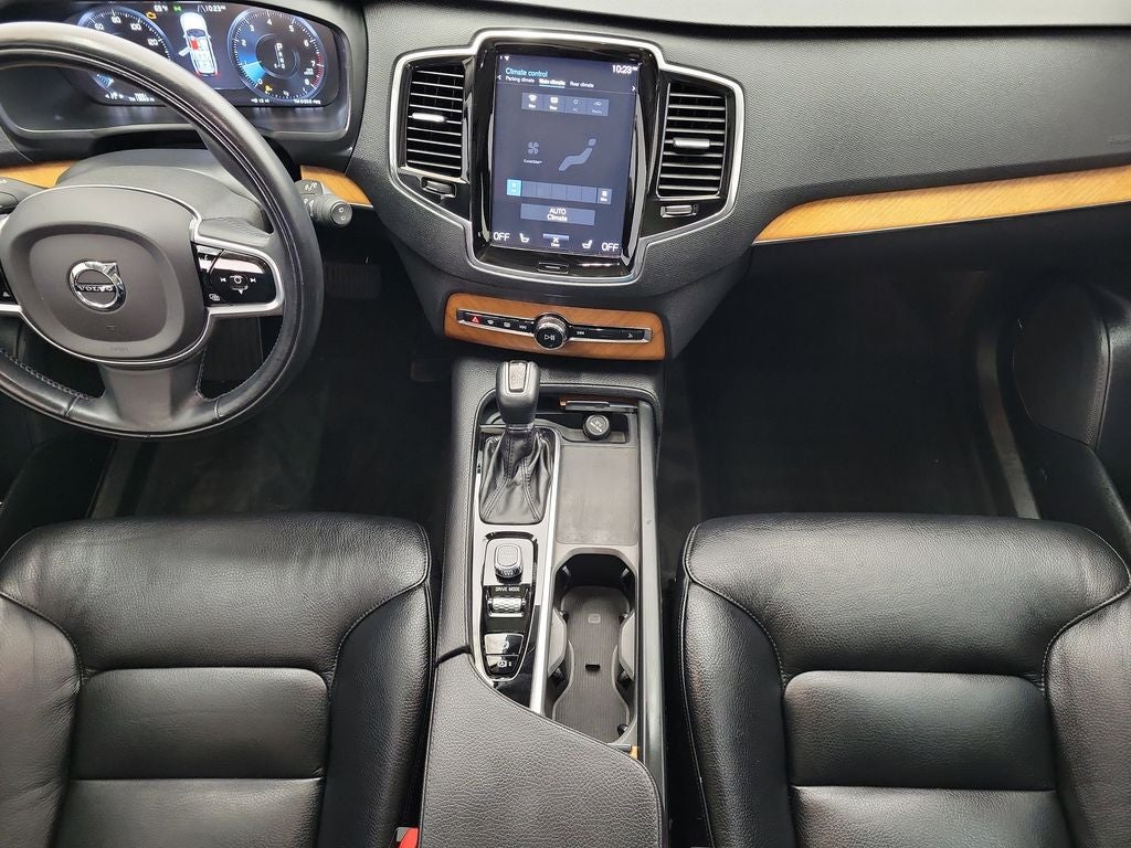 2021 Volvo XC90 T6 Momentum
