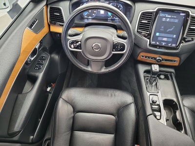 2021 Volvo XC90 T6 Momentum