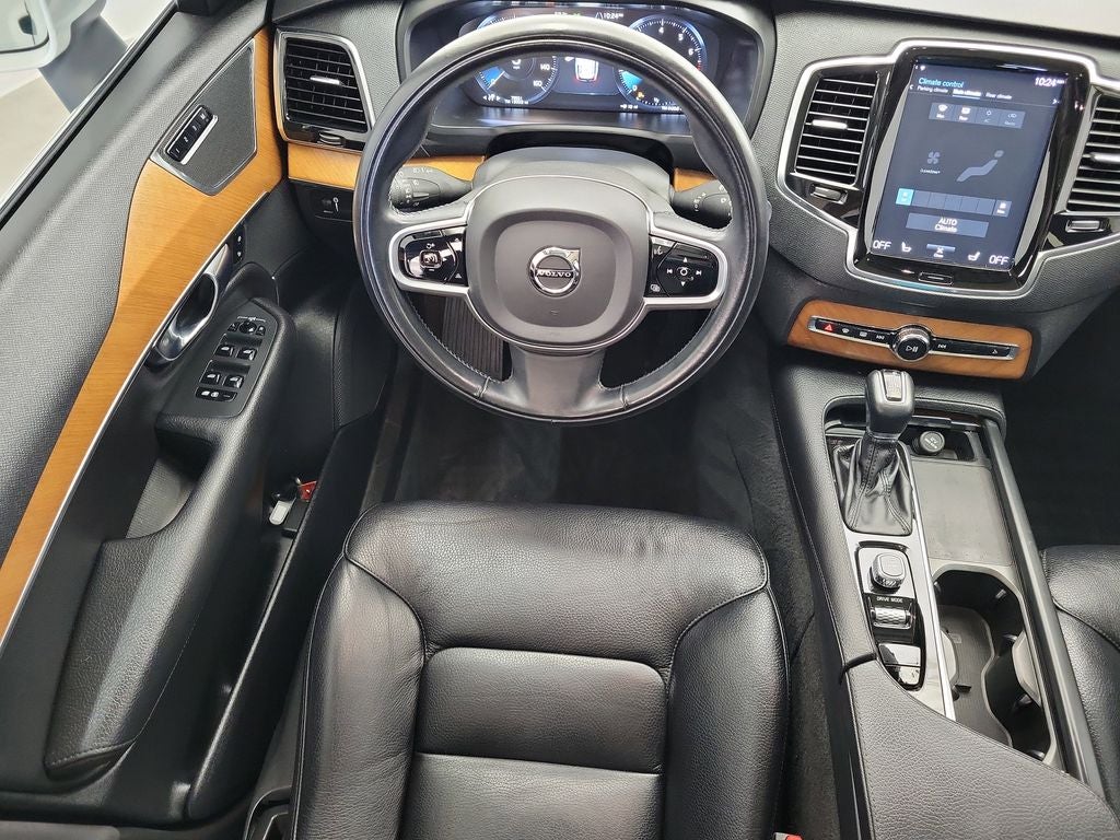 2021 Volvo XC90 T6 Momentum