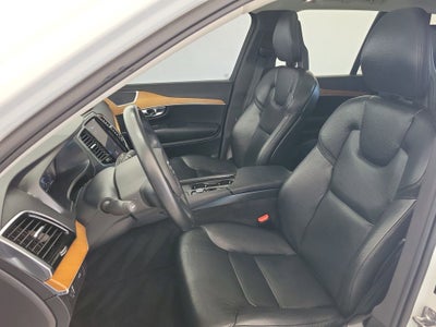2021 Volvo XC90 T6 Momentum