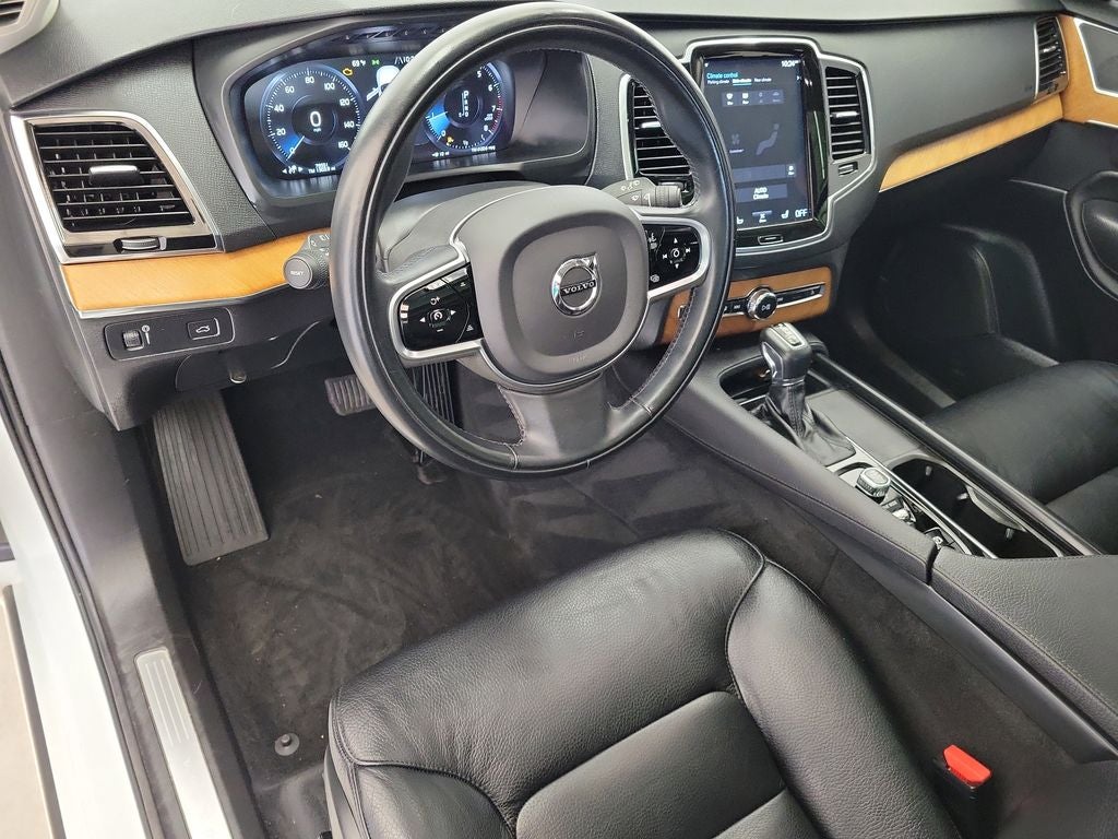 2021 Volvo XC90 T6 Momentum