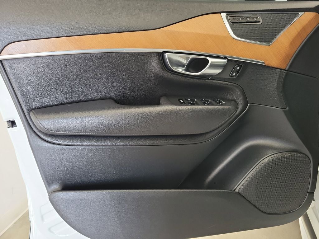 2021 Volvo XC90 T6 Momentum