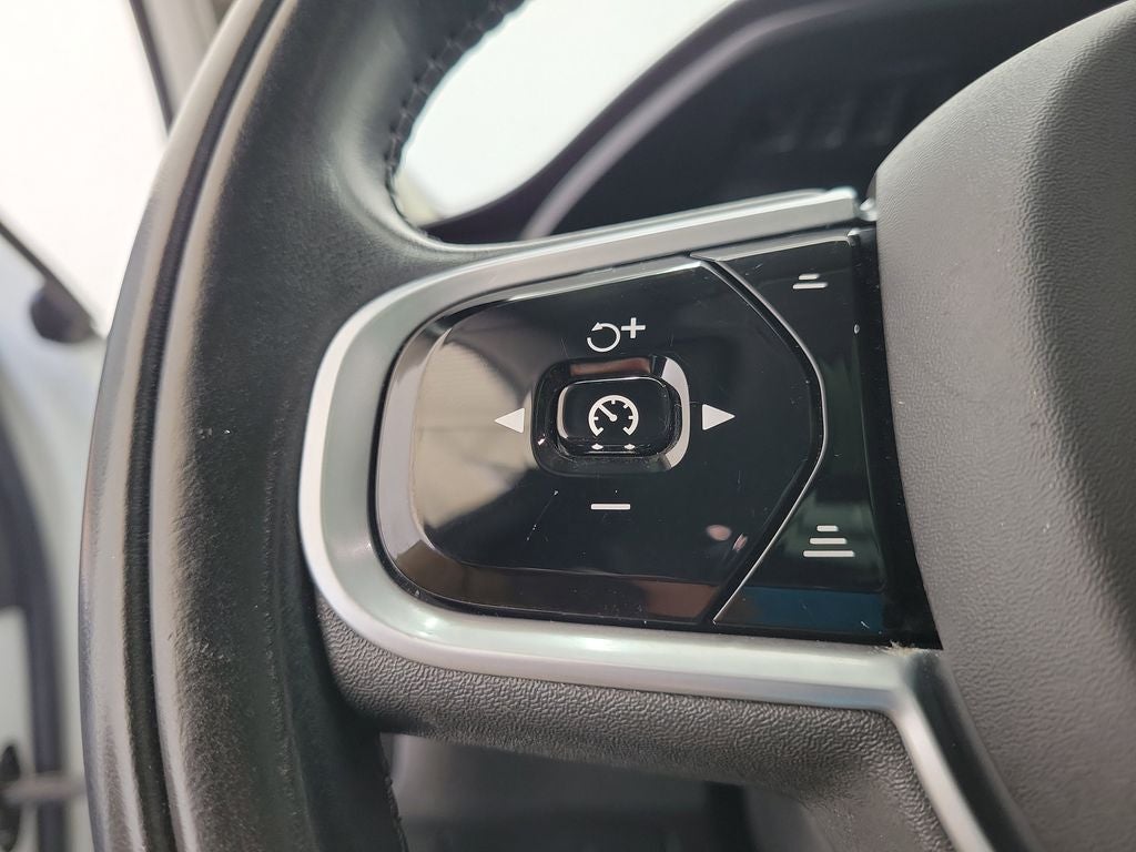 2021 Volvo XC90 T6 Momentum