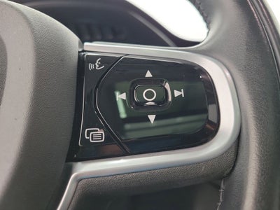 2021 Volvo XC90 T6 Momentum