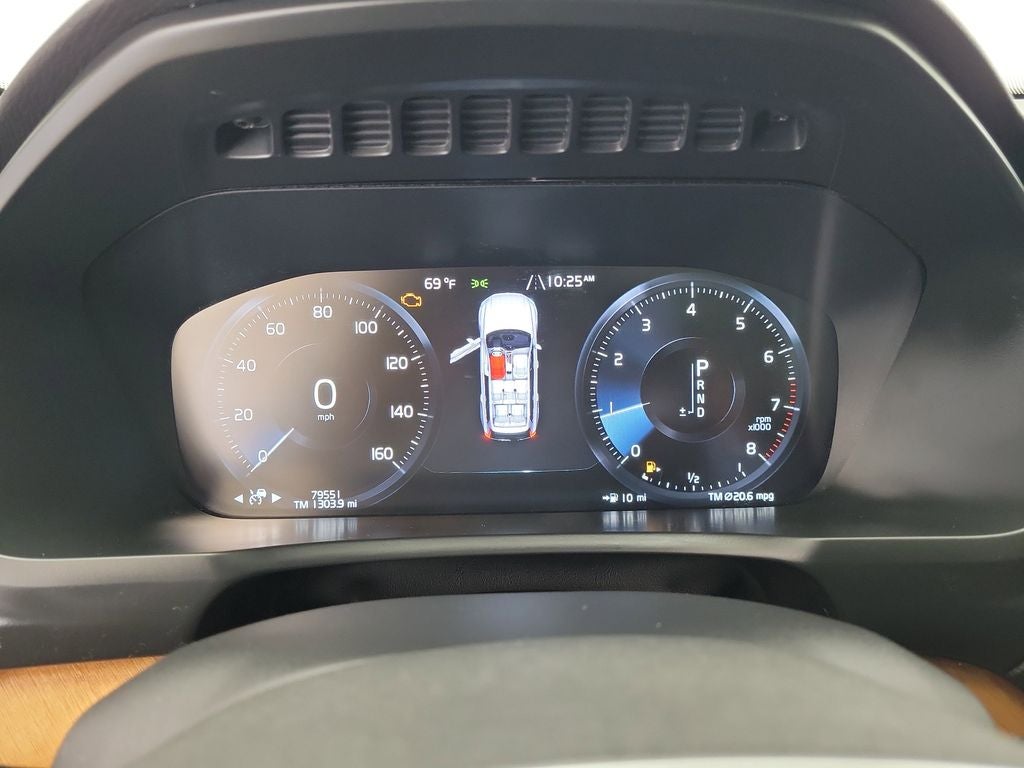 2021 Volvo XC90 T6 Momentum