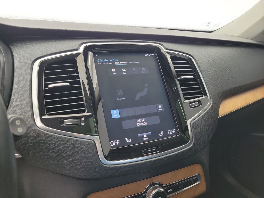 2021 Volvo XC90 T6 Momentum