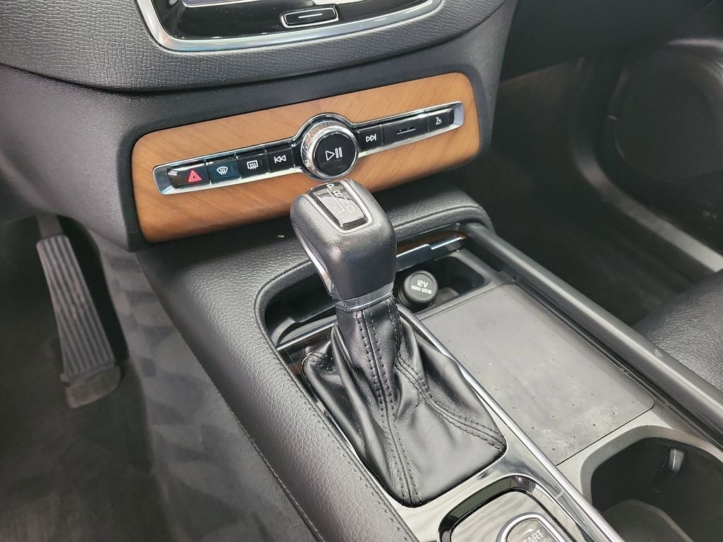 2021 Volvo XC90 T6 Momentum