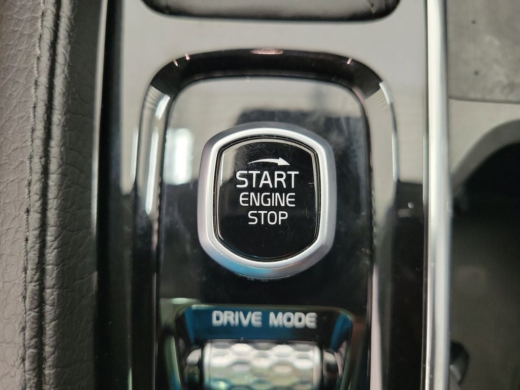 2021 Volvo XC90 T6 Momentum