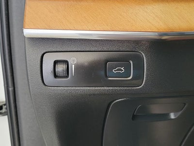2021 Volvo XC90 T6 Momentum