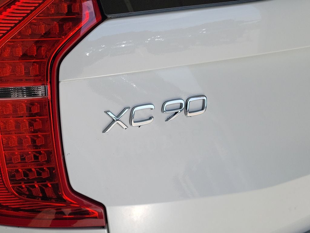2021 Volvo XC90 T6 Momentum