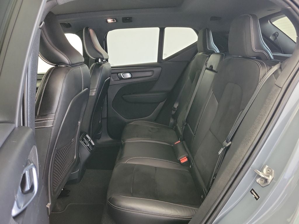 2021 Volvo XC40 R-Design