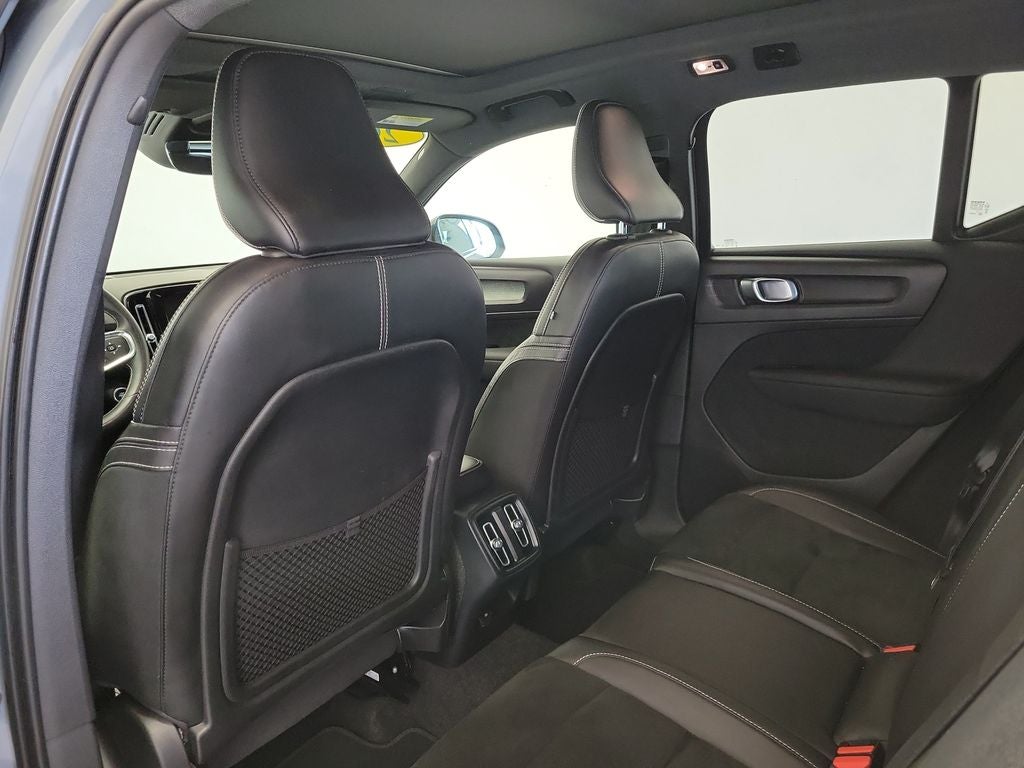 2021 Volvo XC40 R-Design