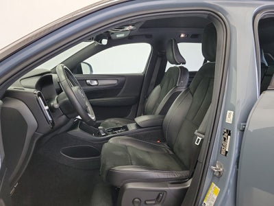 2021 Volvo XC40 R-Design