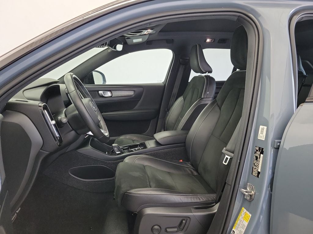 2021 Volvo XC40 R-Design