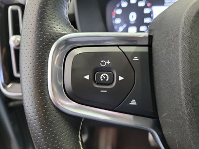 2021 Volvo XC40 R-Design