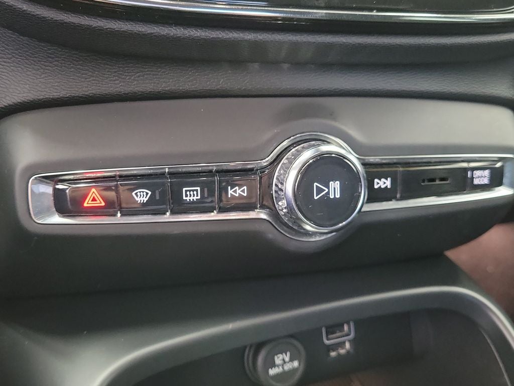 2021 Volvo XC40 R-Design