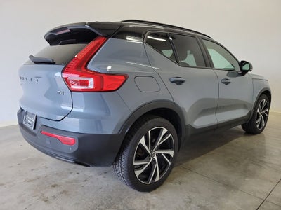 2021 Volvo XC40 R-Design